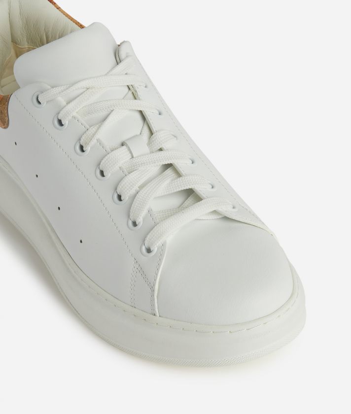 Sneakers in pelle liscia con inserto in eco nappa Bianche