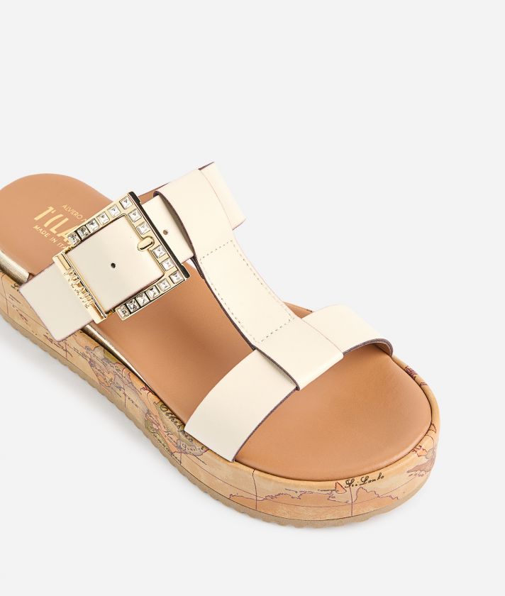 Smooth leather wedge sandals with jewel buckle Seashell
