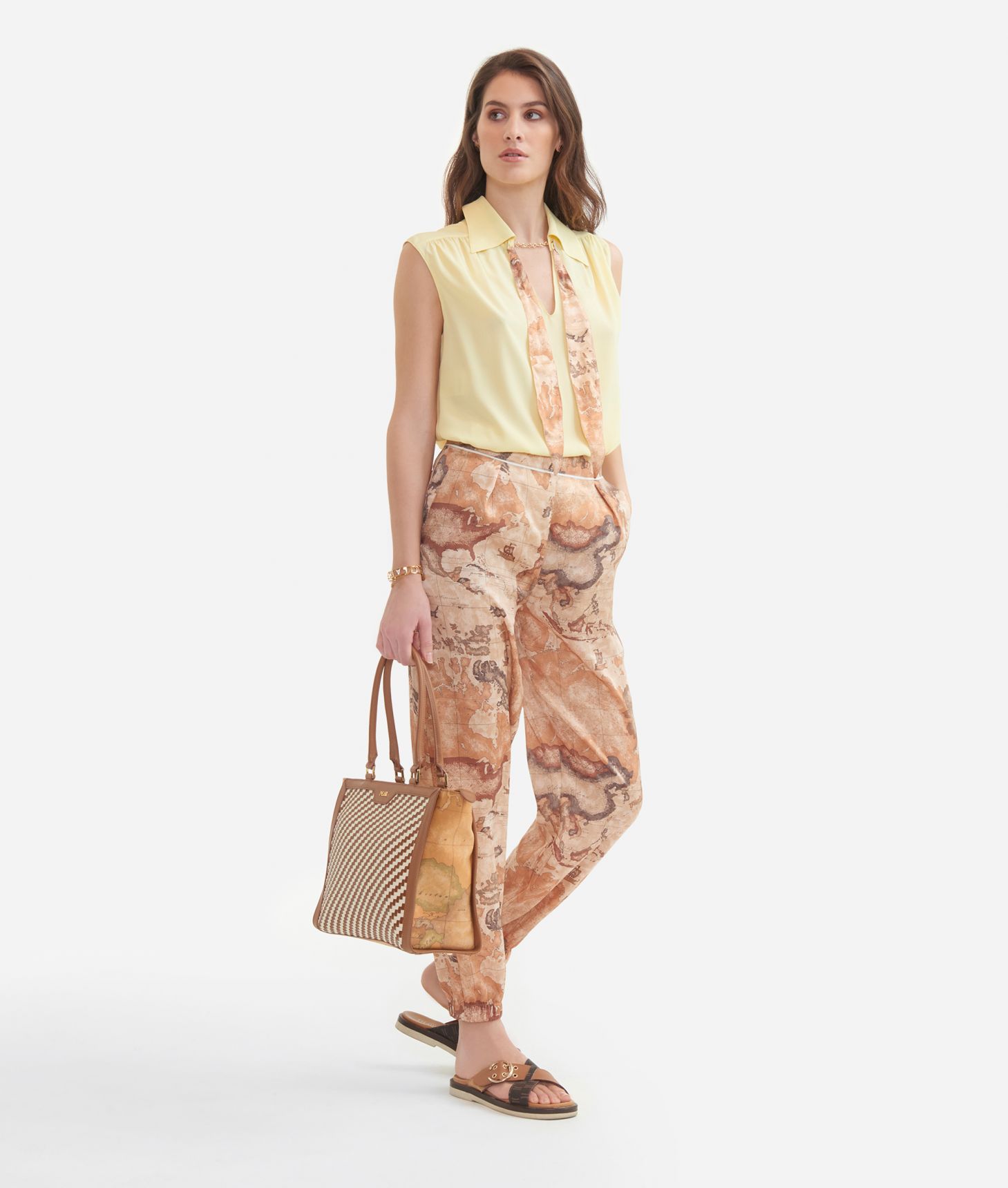 Jogging trousers in twill and Geo Classic print,front