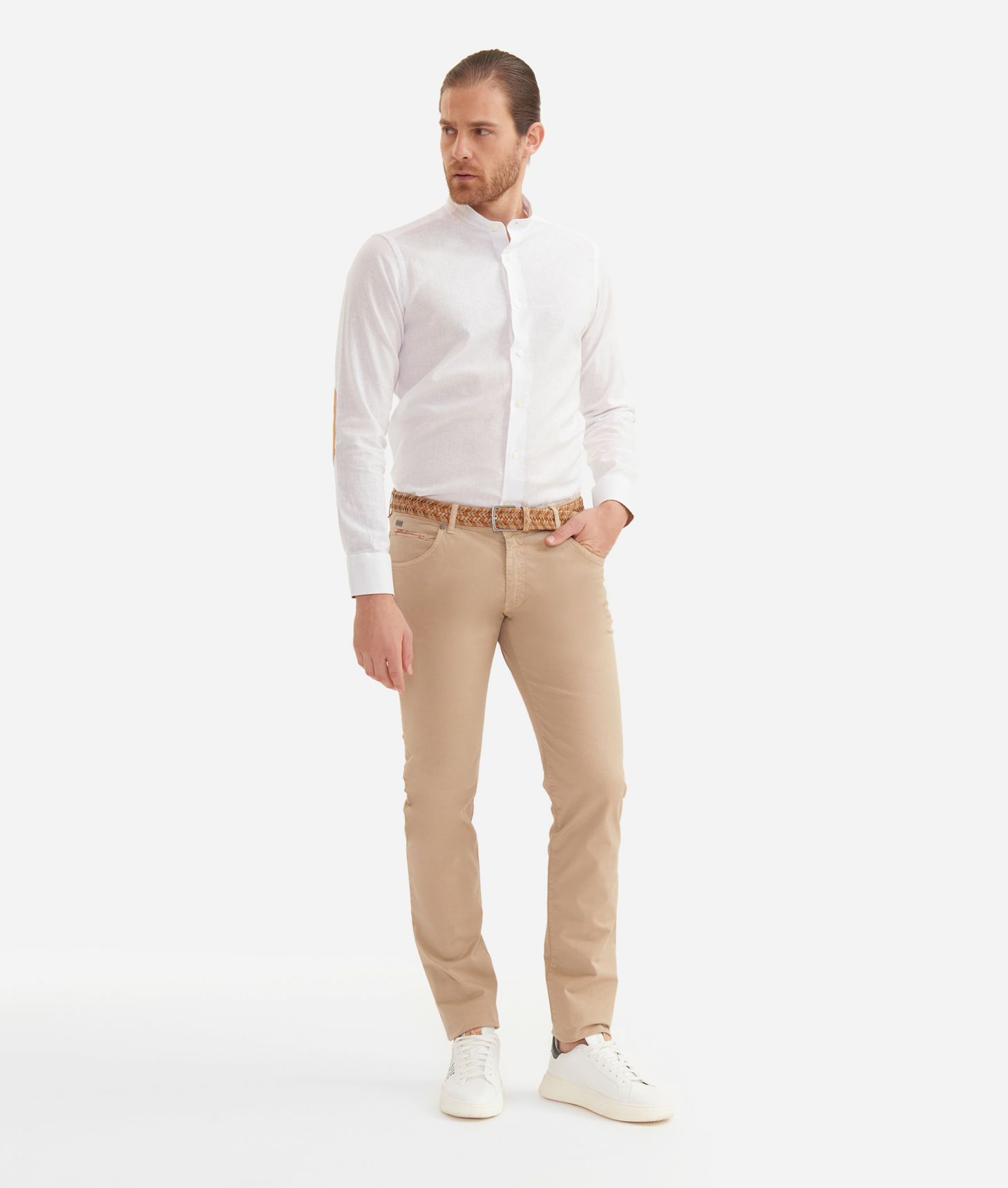 Slim fit shirt in linen blend with stand-up collar with Geo Classic patches White,front