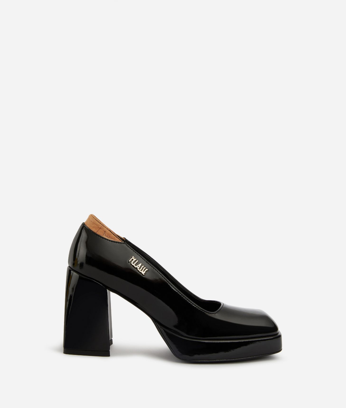 Patent leather pumps with walled toe Black,front