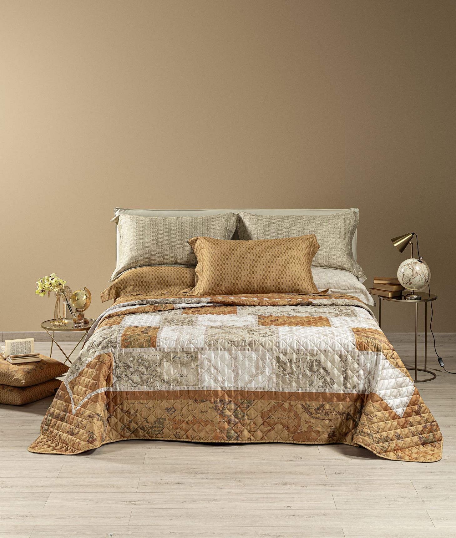 Satin quilted double bedspread Geo Mix,front