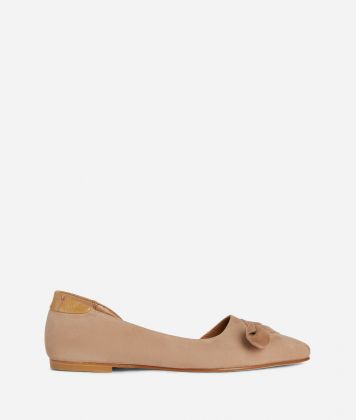 Pointed-toe pumps in suede Beige